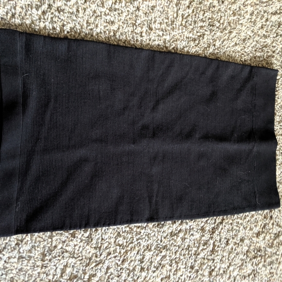 5/$20 Ribbed body con skirt - Picture 2 of 3